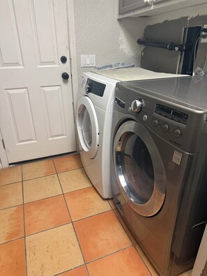 Interior - Cozy studio in peaceful Apple Valley with AC, WiFi (Apple Valley)