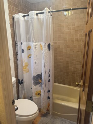 Whirlpool, Bidet, Handtücher, Seife