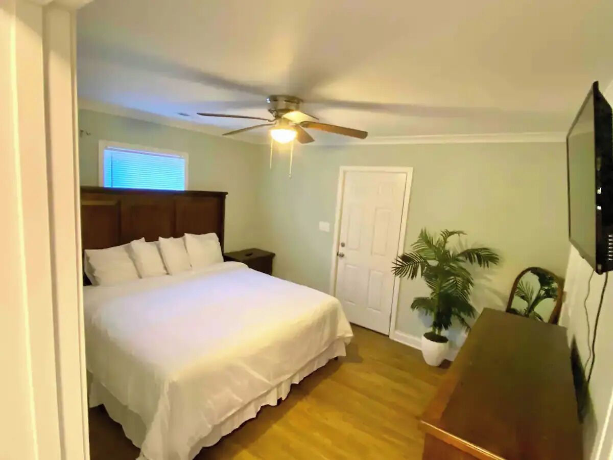 2 bedrooms, iron/ironing board, free WiFi, bed sheets