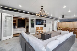 2 slaapkamers, een strijkplank/strijkijzer, reisbedje, gratis wifi