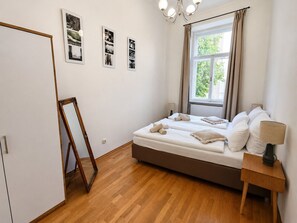 2 makuuhuonetta, silitysrauta/-lauta, vauvan matkasänky, Wi-Fi