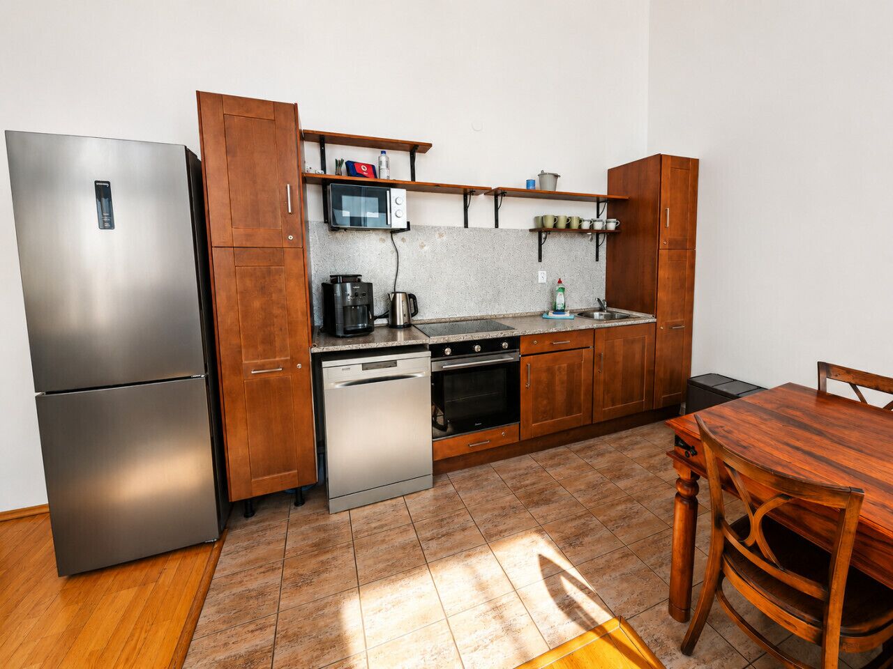 Refrigerador, microondas, horno, placa de cocina