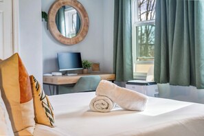 4 bedrooms, iron/ironing board, WiFi, bed sheets