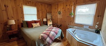 Deer Meadow Cabin-Devil's Bathtub/Nat Tunnel, Secluded, Fireplace, Whirlpool Tub