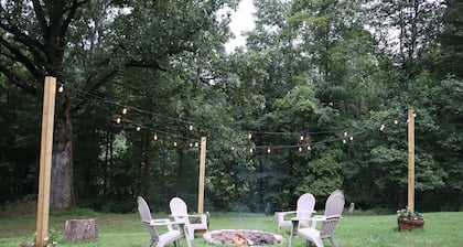 Charming 2-bedroom cabin in Duffield, VA. Near Devil's Bathtub & Natural Tunnel