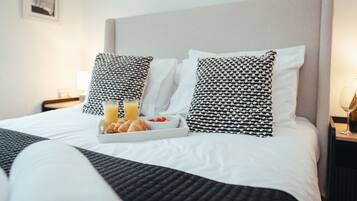 5 Schlafzimmer, Schreibtisch, Bügeleisen/Bügelbrett, Reisekinderbett