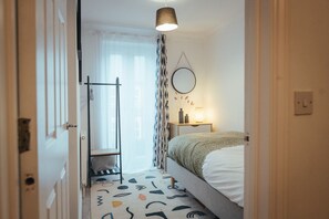 5 bedrooms, desk, iron/ironing board, travel cot