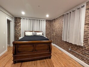 2 bedrooms, desk, free WiFi, bed sheets