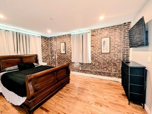 2 室のベッドルーム、デスク、WiFi (無料)、ベッドシーツ