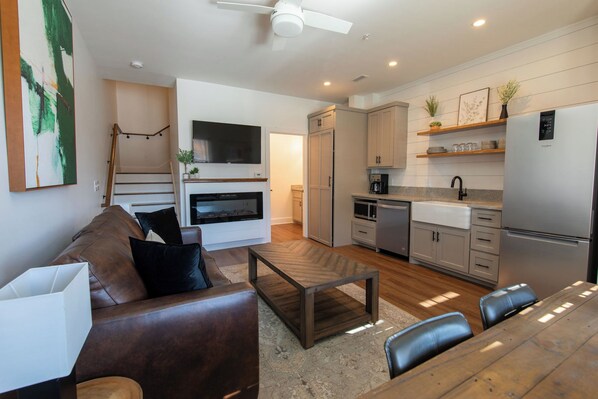 Smart TV, fireplace - Modern Townhome with Balcony Located on Main St. In Downtown Blowing Rock (Blowing Rock)