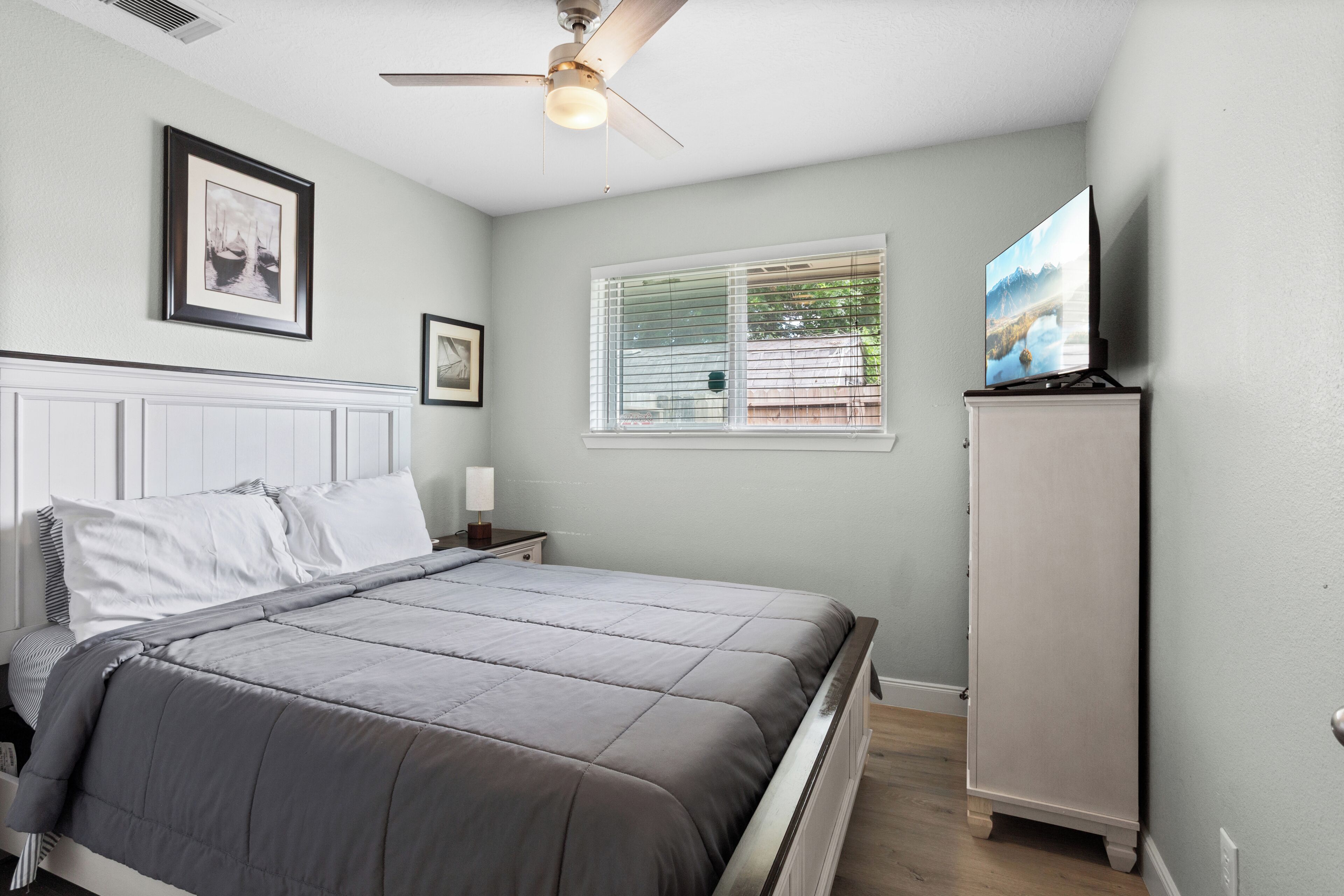 4 habitaciones, escritorio, tabla de planchar con plancha y wifi gratis 