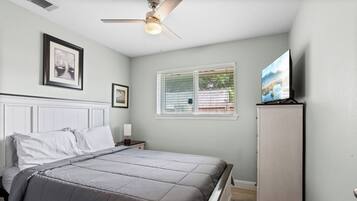 4 habitaciones, escritorio, tabla de planchar con plancha y wifi gratis