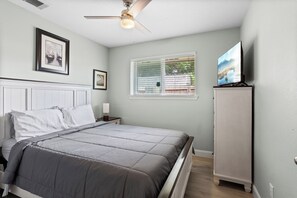 4 slaapkamers, een bureau, een strijkplank/strijkijzer, gratis wifi