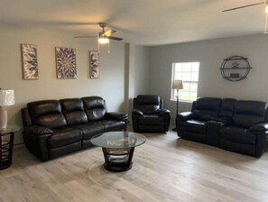 Smart TV, printers - “Big Jer’s” with a Cement Pond (Houston)