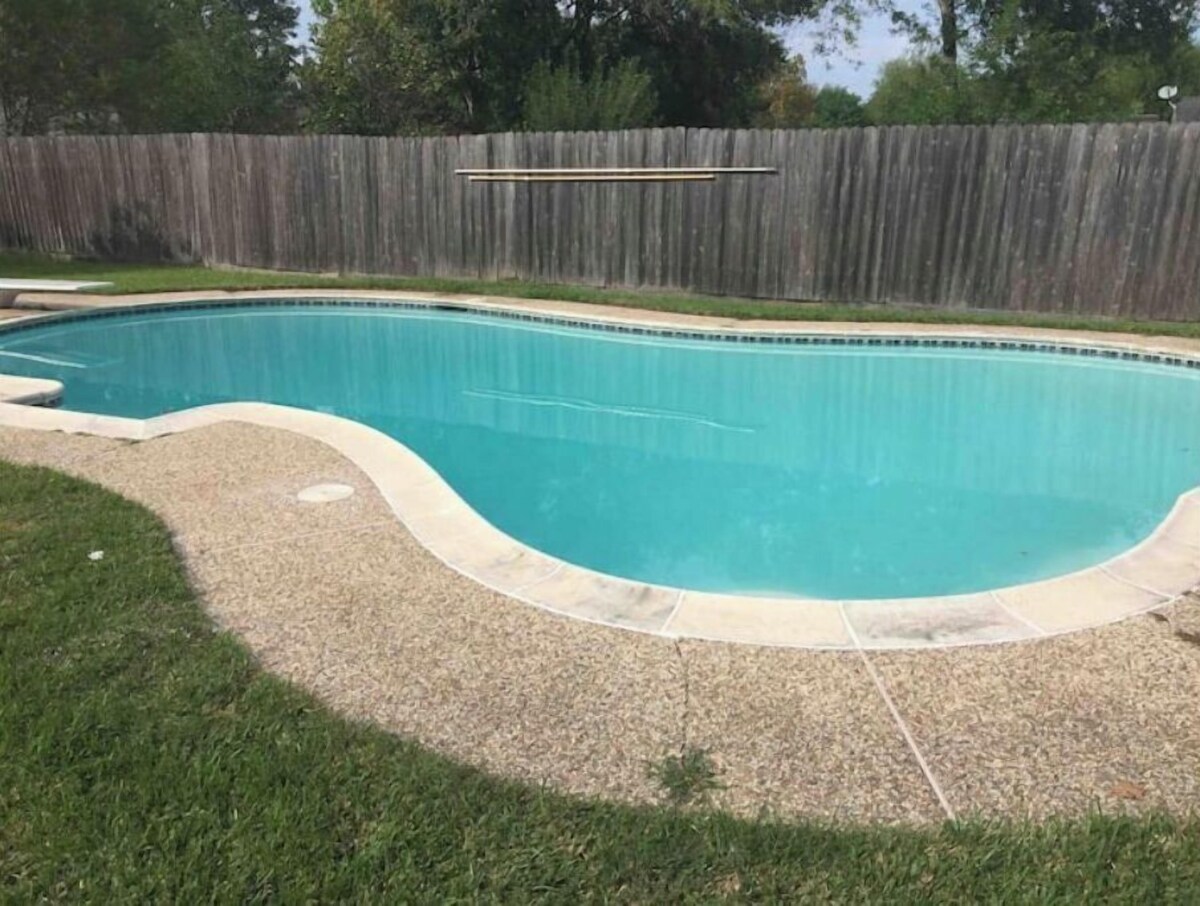 Photo 37 of “Big Jer’s” with a Cement Pond