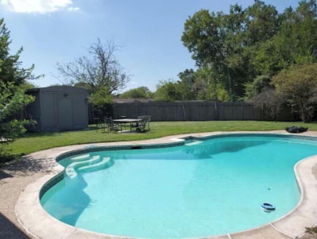 Photo 39 of “Big Jer’s” with a Cement Pond