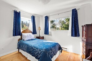3 Schlafzimmer, Schreibtisch, Bügeleisen/Bügelbrett, WLAN
