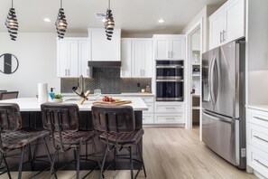 Private kitchen - Private spa! Hurricane UT, ATV Parking (Hurricane)