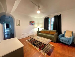 Smart TV, offices - huntington 1: walk to restaurants+bars in Montrose (Houston)