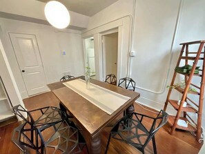 Interior - huntington 1: walk to restaurants+bars in Montrose (Houston)