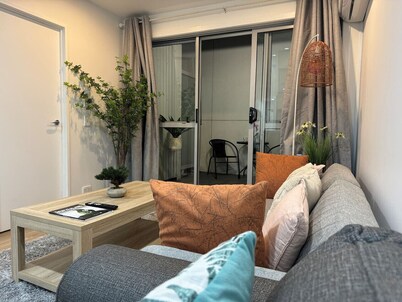 Stunning 3 bd  2 bth  city apt - Pool and Carpark