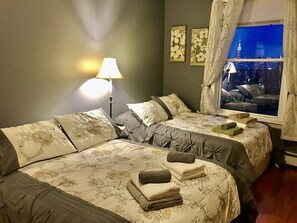 6 室のベッドルーム、デスク、アイロン / アイロン台、旅行用ベビーベッド