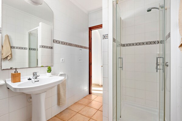 Bathroom - Villa Sa Torreta by Escape Home (Son Bou)