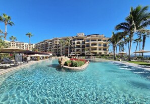 A heated pool - Beachfront, Premium Ocean View, 5 star (Cabo San Lucas)