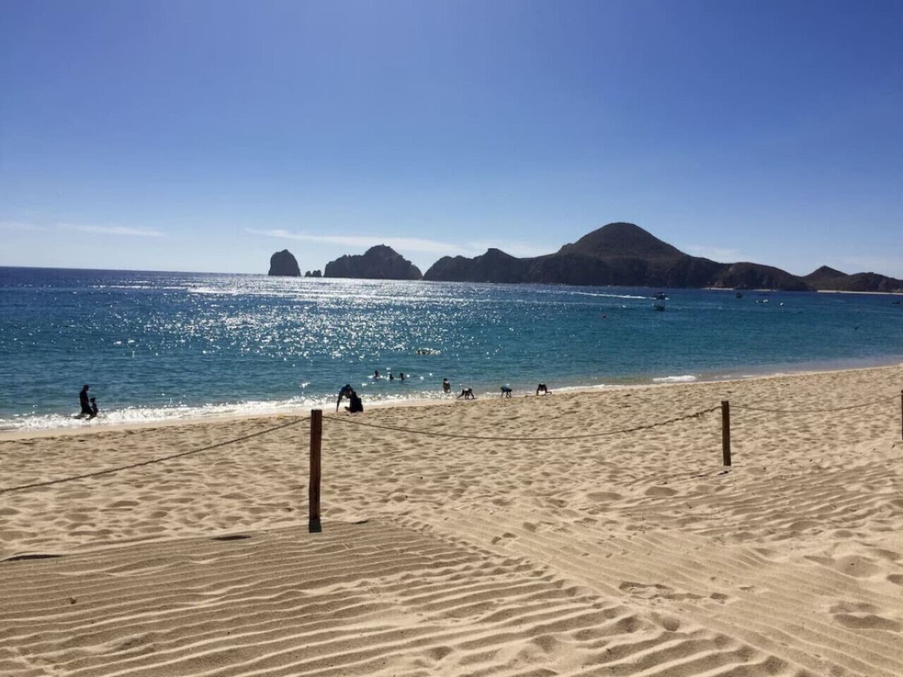 在海灘附近