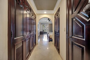 2 chambres, bureau, fer et planche à repasser, Wi-Fi gratuit