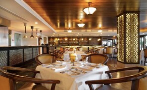 Dining - Beachfront, Premium Ocean View, 5 star (Cabo San Lucas)