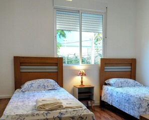 2 bedrooms, desk, iron/ironing board, WiFi