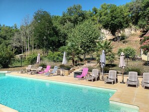 Outdoor pool, a heated pool - Le Séchoir des acacias "3 Gîtes: 12 people", with heated swimming pool. (Saint-Léon-sur-Vézère)