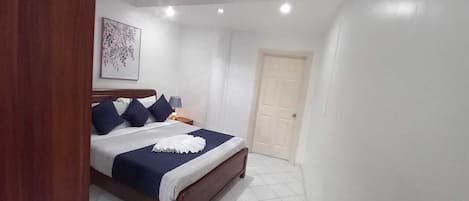 Deluxe Studio, Garden View | In-room safe, blackout curtains, iron/ironing board, free wired Internet