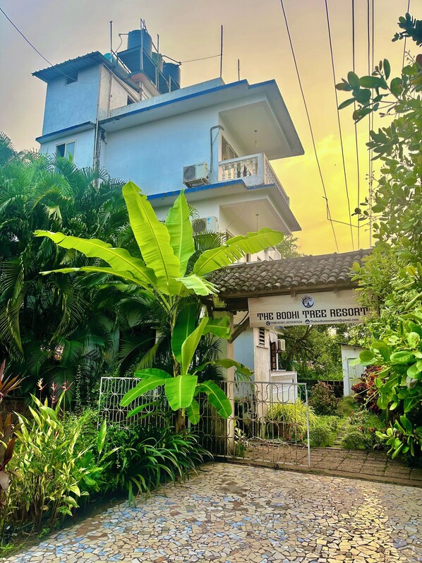 A building with a sign reading "The Bodhi Tree Resort." - The Bodhi Tree Resort (Morjim)