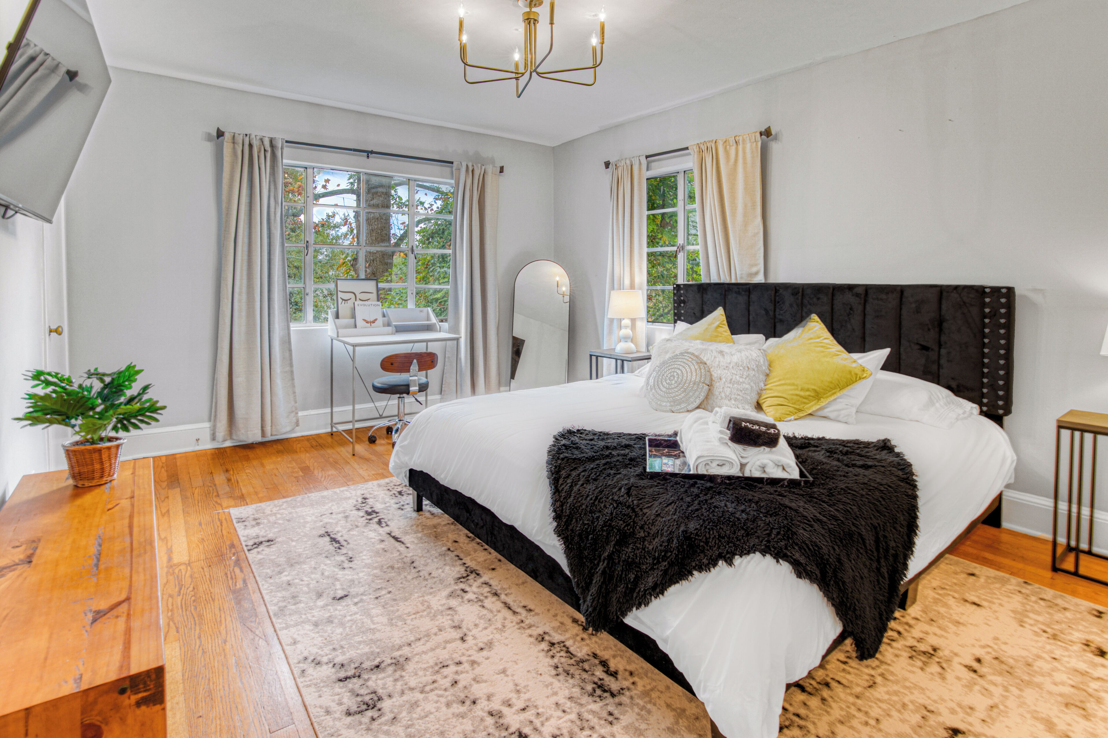 2 bedrooms, desk, iron/ironing board, free WiFi