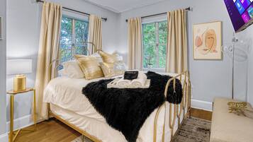 2 bedrooms, desk, iron/ironing board, free WiFi