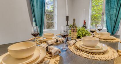 Charming Getaway, Minutes to Everything!