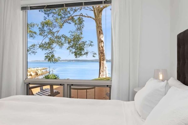 3 bedrooms, bed sheets