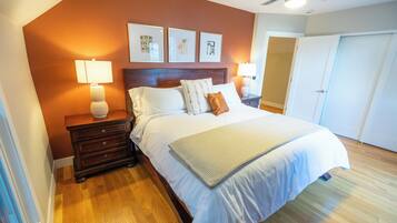 4 bedrooms, desk, iron/ironing board, travel cot