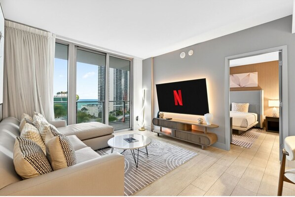 2 chambres, coffres-forts dans les chambres, bureau, lit parapluie