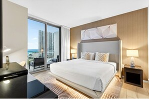 2 chambres, coffres-forts dans les chambres, bureau, lit parapluie