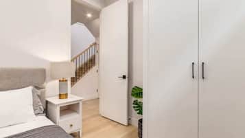 3 bedrooms, desk, iron/ironing board, WiFi