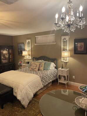 1 bedroom, desk, iron/ironing board, WiFi - Contemporary Country Charm Suite (Moorpark)