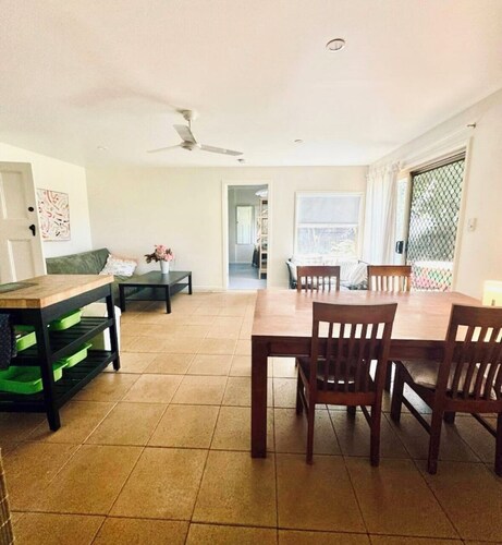 Gorgeous, comfortable and Spacious with rural view 5 min walk to Mullumbimby