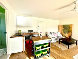 Interior - Gorgeous, comfortable and Spacious with rural view 5 min walk to Mullumbimby (Mullumbimby)