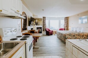 Studio Suite, 1 Tempat Tidur King, jet tub | Tempat tidur lipat/tambahan, Wi-Fi gratis, dan seprai linen