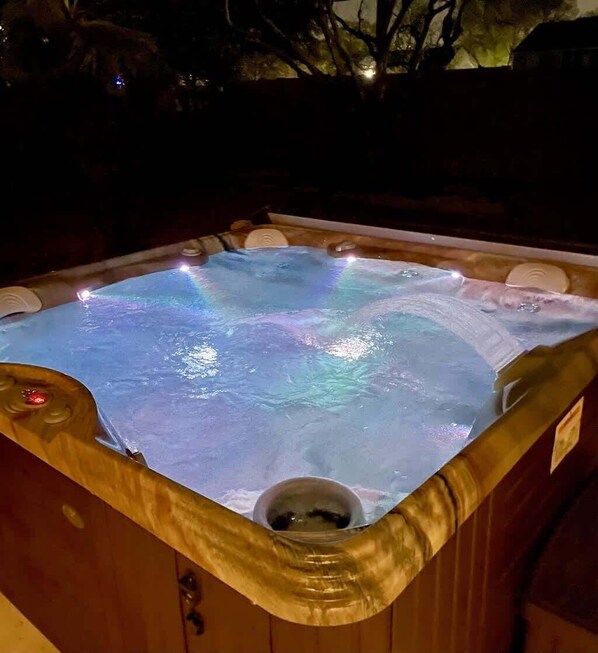 مغطس سبا خارجي