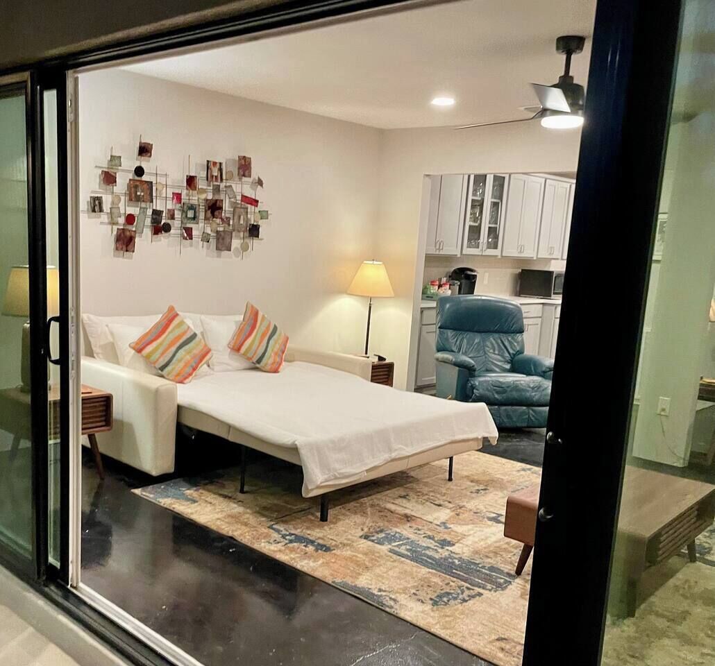 2 habitaciones, tabla de planchar con plancha, wifi y ropa de cama 