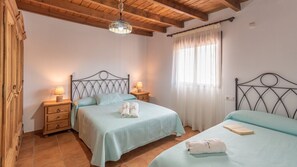 5 bedrooms, iron/ironing board, travel cot, WiFi - Casa Mis Niñas Casabermeja by Ruralidays (Málaga)